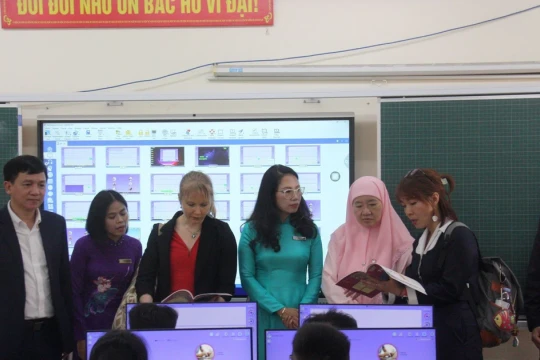 Ban Thư ký SEAMEO thăm trường học Thủ đô, nhấn mạnh vai trò giáo dục nền tảng