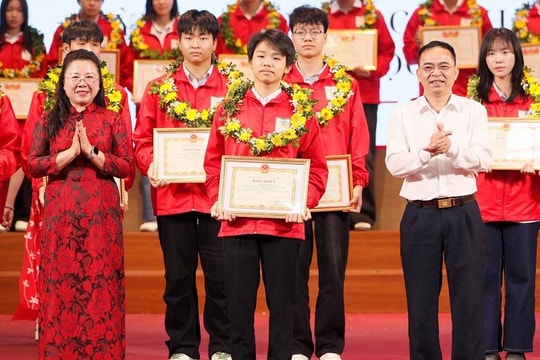 Điện Biên trao thưởng học sinh đoạt giải kỳ thi chọn học sinh giỏi quốc gia