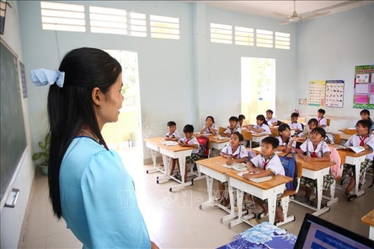 'Thắp sáng' biên cương Tổ quốc bằng 'ngọn lửa' tri thức