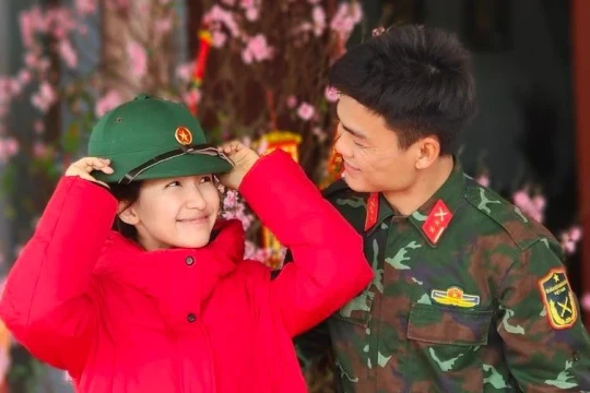 Hòa Minzy chuẩn bị lên xe hoa với chồng Đại úy?