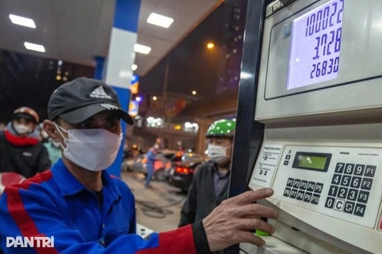Giá xăng dầu tăng, RON 95 vượt 30.000 đồng/lít: Nguyên nhân do đâu?