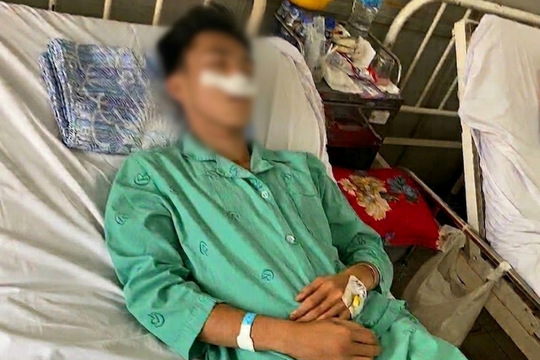 Nam sinh lớp 11 bị nhóm bạn đánh nhập viện