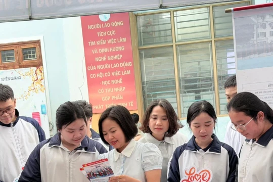 Học sinh, sinh viên Tuyên Quang sôi nổi tham gia 'Ngày hội việc làm 2026'