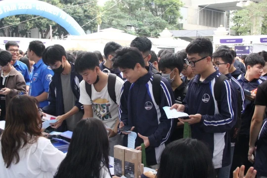 63 doanh nghiệp đến 'săn' hàng nghìn sinh viên Trường ĐH Công nghệ