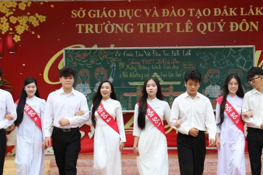 Tình bạn đẹp trong trường học: 'Lá chắn mềm' bảo vệ tuổi vị thành niên