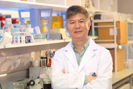 Hồng Kông truy tố cựu giáo sư nhận hối lộ