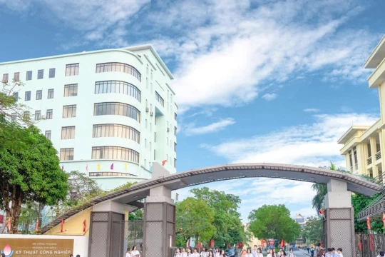 Nhà trường bác bỏ thông tin sinh viên bị 'ép tăng ca' khi đi thực tập