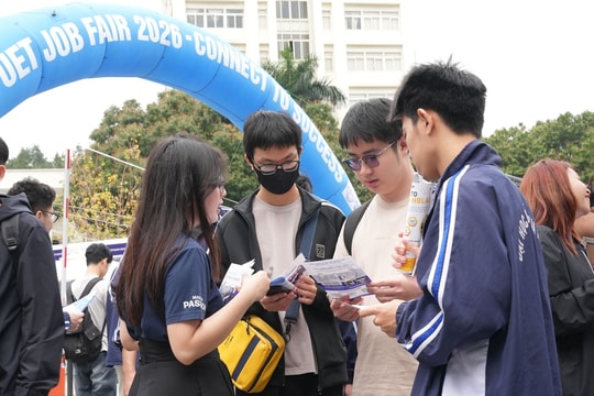 Nhà trường khó xử vì sinh viên ngành công nghệ đi làm sớm