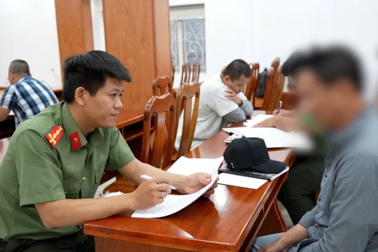 Công an TPHCM tiếp nhận 34 người bị trục xuất khỏi nước Mỹ