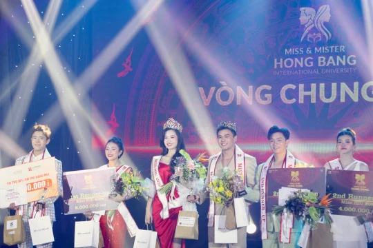 Sinh viên thi nhan sắc ở trường đại học, được rèn gì?