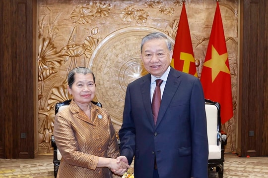 Tổng Bí thư: Việt Nam luôn ủng hộ Campuchia phát triển hòa bình, ổn định