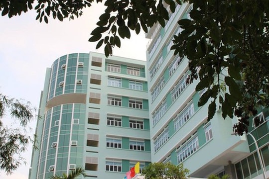 TPHCM: Một trường cao đẳng nợ lương hơn 3 năm, giảng viên phải đi giao hàng kiếm sống