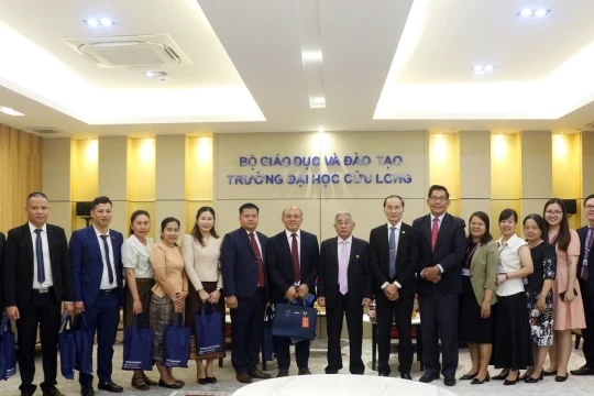 Trường ĐH Cửu Long tăng cường đào tạo nguồn nhân lực cho tỉnh Champasak, Lào
