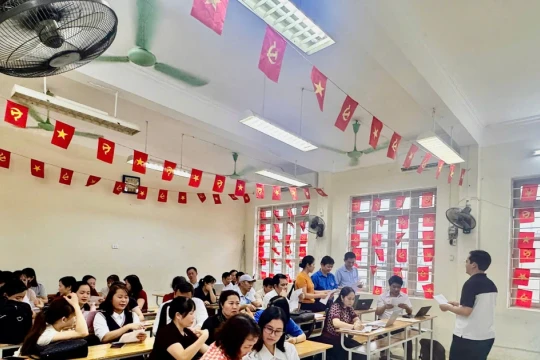 Giáo viên Tuyên Quang nỗ lực đưa tiếng Anh trở thành ngôn ngữ thứ hai