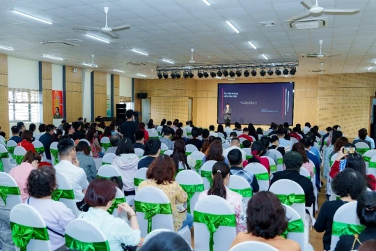 'Đừng hỏi con được mấy điểm', chuyên gia nói điều phụ huynh nên quan tâm thời AI