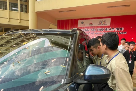 Đại học Bình Dương tiếp nhận tài trợ ô tô giúp sinh viên tăng cường thực hành