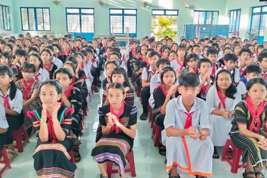 Lâm Đồng triển khai phong trào 'Trường giúp trường'