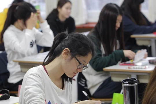 Hàn Quốc: Chi phí giáo dục tăng mạnh