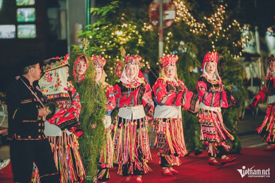 Trưởng thôn "vẽ đường" để dân bản thoát nghèo ở Lô Lô Chải