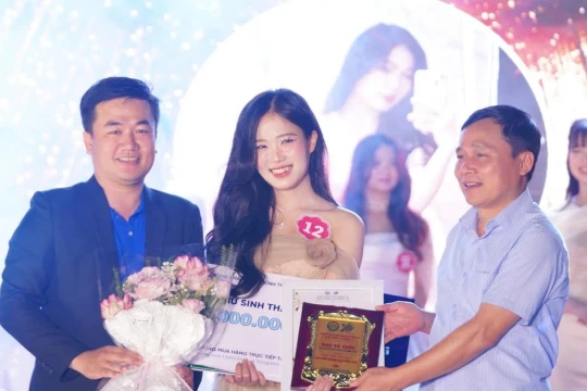 Tôn vinh sắc đẹp, trí tuệ nữ sinh ngành Y - Dược ở Quảng Trị