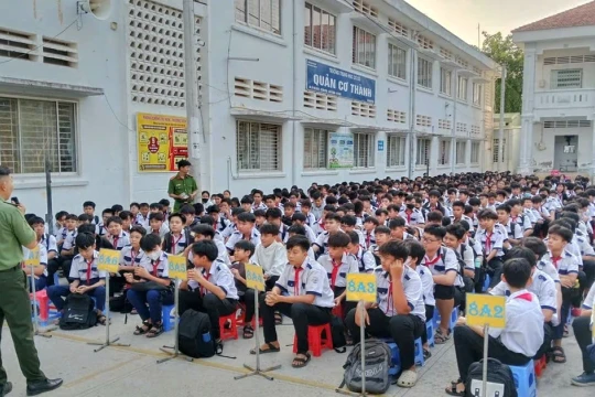 An Giang nâng cao ý thức 'Miễn dịch số’ cho học sinh