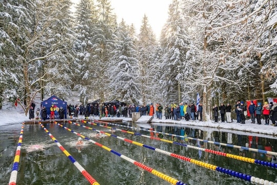 Thiếu niên Việt 15 tuổi vô địch giải bơi băng tại Đức