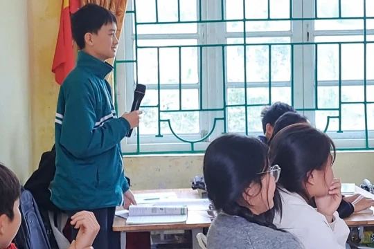 Lần đầu tiên học sinh Cao Bằng học tiếng Anh hằng tuần với giáo viên bản ngữ