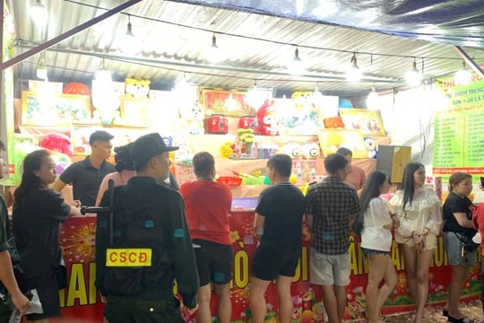 Ai là bị hại của nhóm dàn cảnh bốc thăm trúng thưởng ở hội chợ, liên hệ Công an gấp