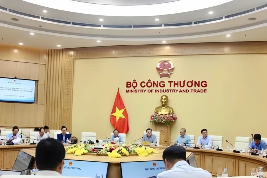 Bộ Công Thương lấy ý kiến, xem xét triển khai xăng E10 ngay trong tháng 4