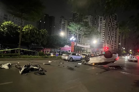 Tạm giữ hình sự lái xe Lexus gây tai nạn liên hoàn trên phố Trung Kính