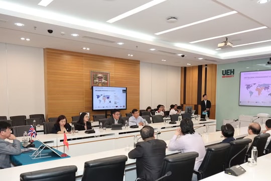 Dạy đại học bằng tiếng Anh không chỉ là xu hướng