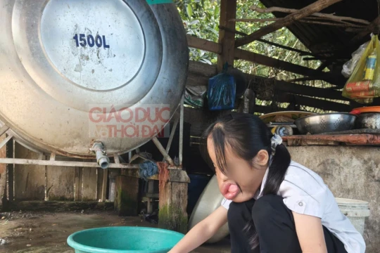 Cô học trò người Dao đến trường bằng nghị lực và ước mơ