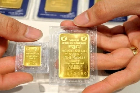 Giá vàng hôm nay 27/3: Đồng loạt giảm