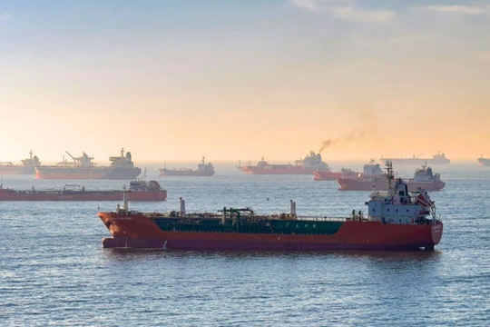 Kiến nghị hỗ trợ tàu biển Việt Nam qua eo biển Hormuz
