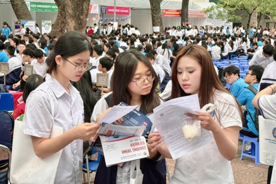 Đại học Thương mại giảm điểm quy đổi IELTS, tăng học phí