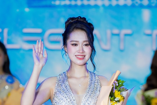 Ngắm vẻ đẹp rạng rỡ của Hoa khôi Trường Đại học Thương mại