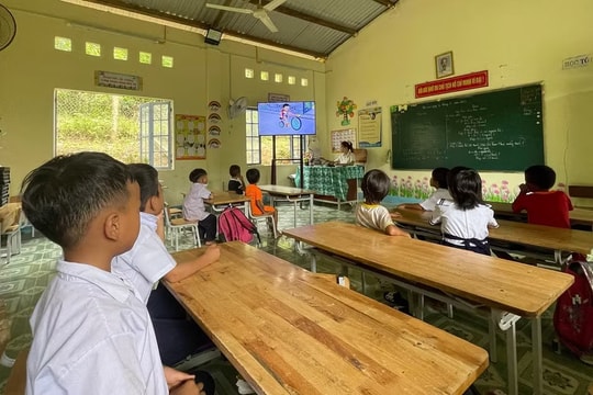 Vượt rào cản hạ tầng, chạm tới tri thức số