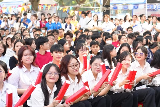 Hơn 3.500 học sinh trải nghiệm thực tế môi trường đại học