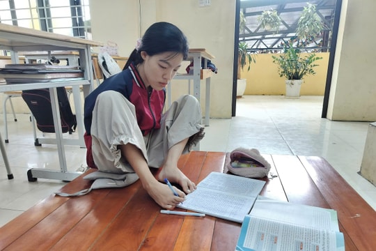 Nữ sinh không tay từ chối ưu ái, quyết tâm thành cô giáo