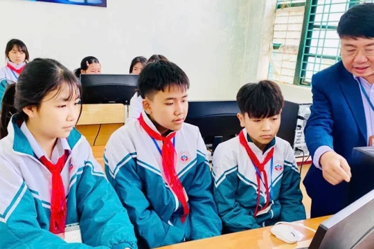 Đưa lớp học vùng cao vào không gian số