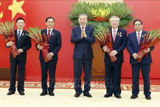 Tổng Bí thư Tô Lâm chủ trì Lễ trao tặng Huân chương Quân công và Huy hiệu Đảng