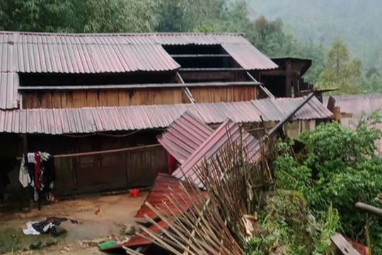 Mưa đá kèm dông lốc, sét làm 4 người chết, tốc mái hơn 6.500 ngôi nhà