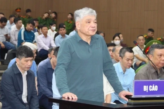 Lời khai về 10 tỷ đồng đặt trước cửa nhà Quyền cục trưởng