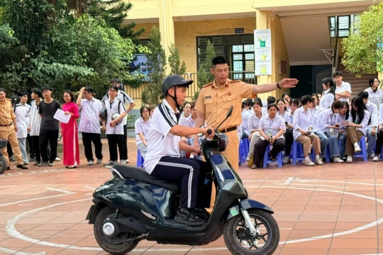 Hướng dẫn kỹ năng lái xe an toàn cho học sinh ở Quảng Ninh