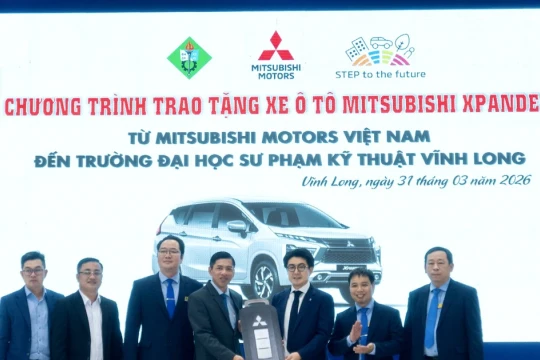 Trường ĐH SPKT Vĩnh Long tiếp nhận tài trợ ô tô phục vụ thực hành