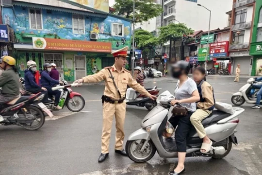 Công an Hà Nội xử lý hơn 1.100 học sinh vi phạm giao thông trong tháng 3