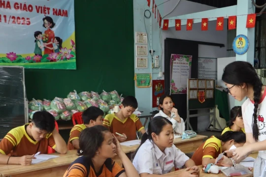 Những Chủ nhật không bảng đen ở lớp học của 'ngoại Thủy'