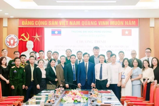 Trường Đại học Hùng Vương tiếp nhận cán bộ Lào học tiếng Việt năm 2026