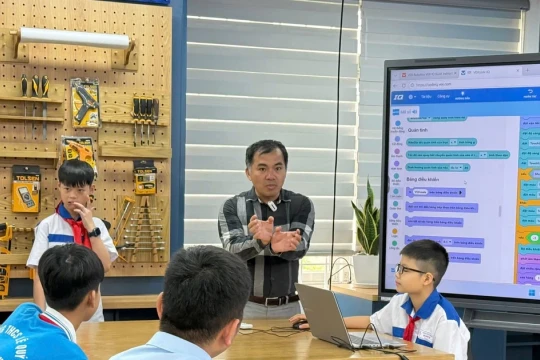 Nâng cao năng lực STEM, Robotics và giảng dạy các môn khoa học bằng tiếng Anh