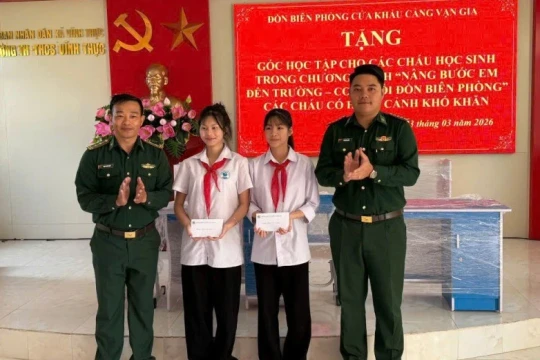 Bộ đội Biên phòng Quảng Ninh chăm lo học sinh nghèo